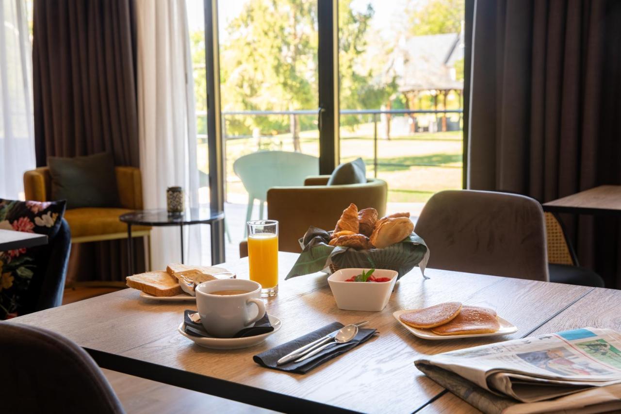 Hotel De La Pommeraie เลอม็องส์ ภายนอก รูปภาพ